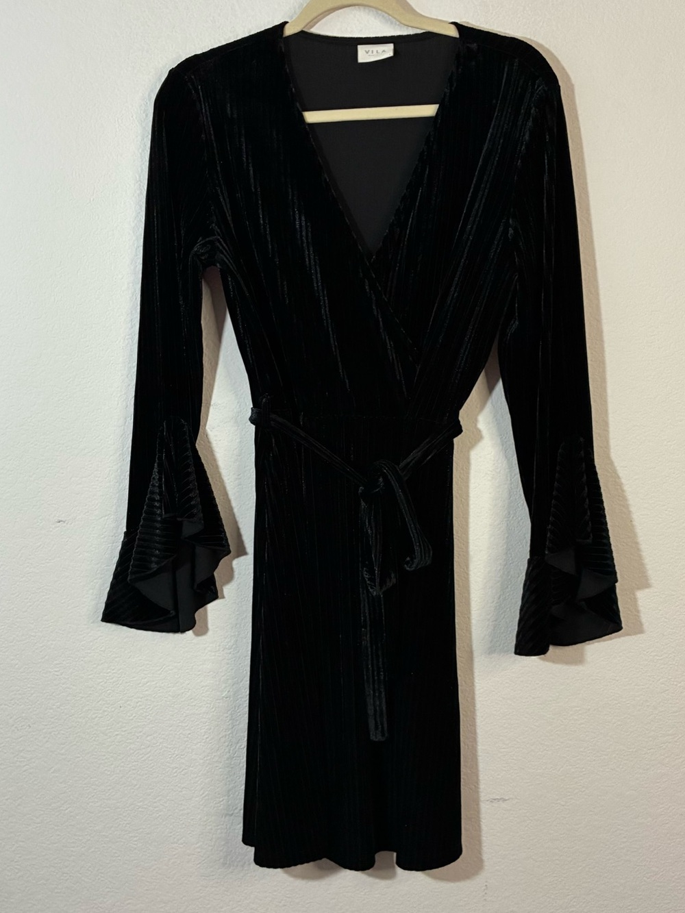 Vila Clothes Black Velvet Belted Dress, Large